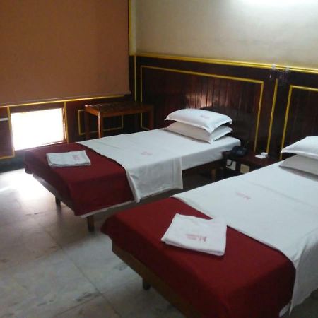 Sarmani Hotels Pvt. Ltd Ченай Екстериор снимка