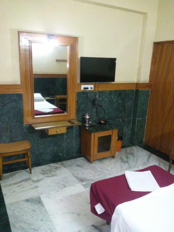 Sarmani Hotels Pvt. Ltd Ченай Екстериор снимка