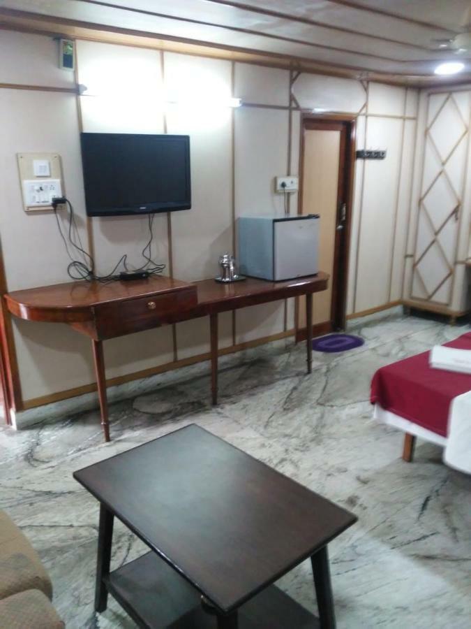 Sarmani Hotels Pvt. Ltd Ченай Екстериор снимка